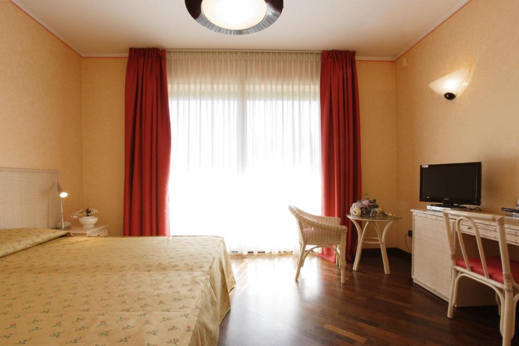 แซราวัลเล กอล์ฟ โฮเต็ล Hotel แซร์ราวัลเล สกรีเวีย ภายนอก รูปภาพ